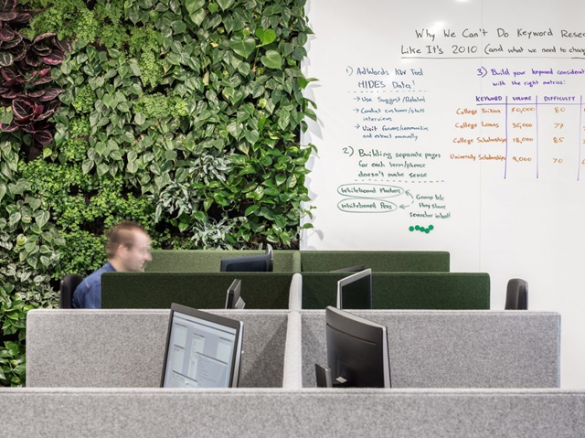 清新自然廣州辦公室裝修風(fēng)格.jpg 清新自然廣州辦公室裝修風(fēng)格.jpg