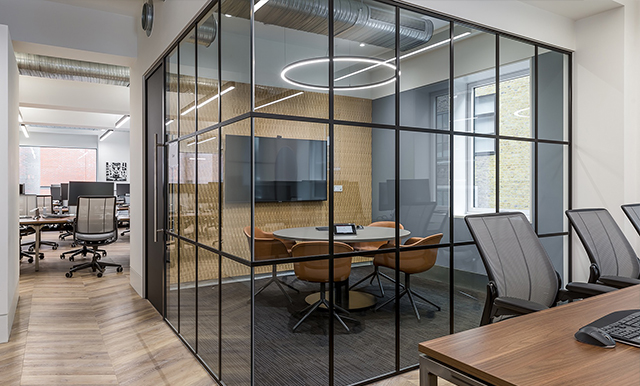 現(xiàn)代簡約辦公室裝修風(fēng)格.jpg 現(xiàn)代簡約辦公室裝修風(fēng)格.jpg